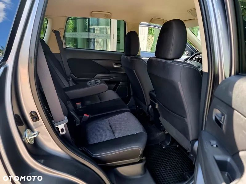 Mitsubishi Outlander 2.0 Instyle Navi 4WD CVT - 9