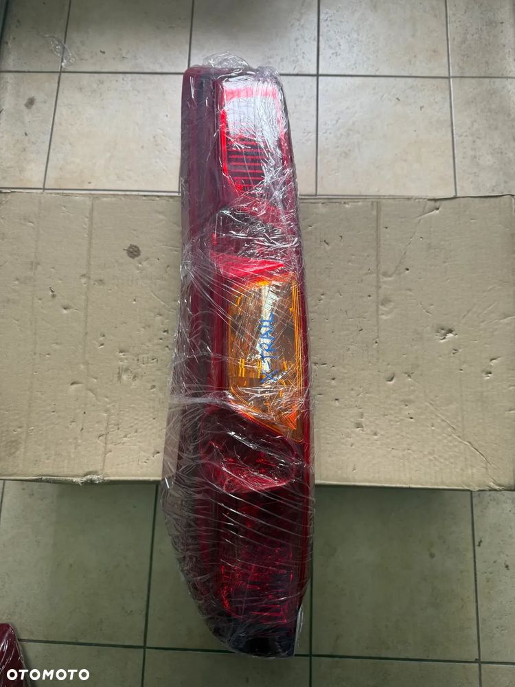 Reflektor / lampa tylna Nissan X-Trial II t31 - lewa strona - oryginalna - 1