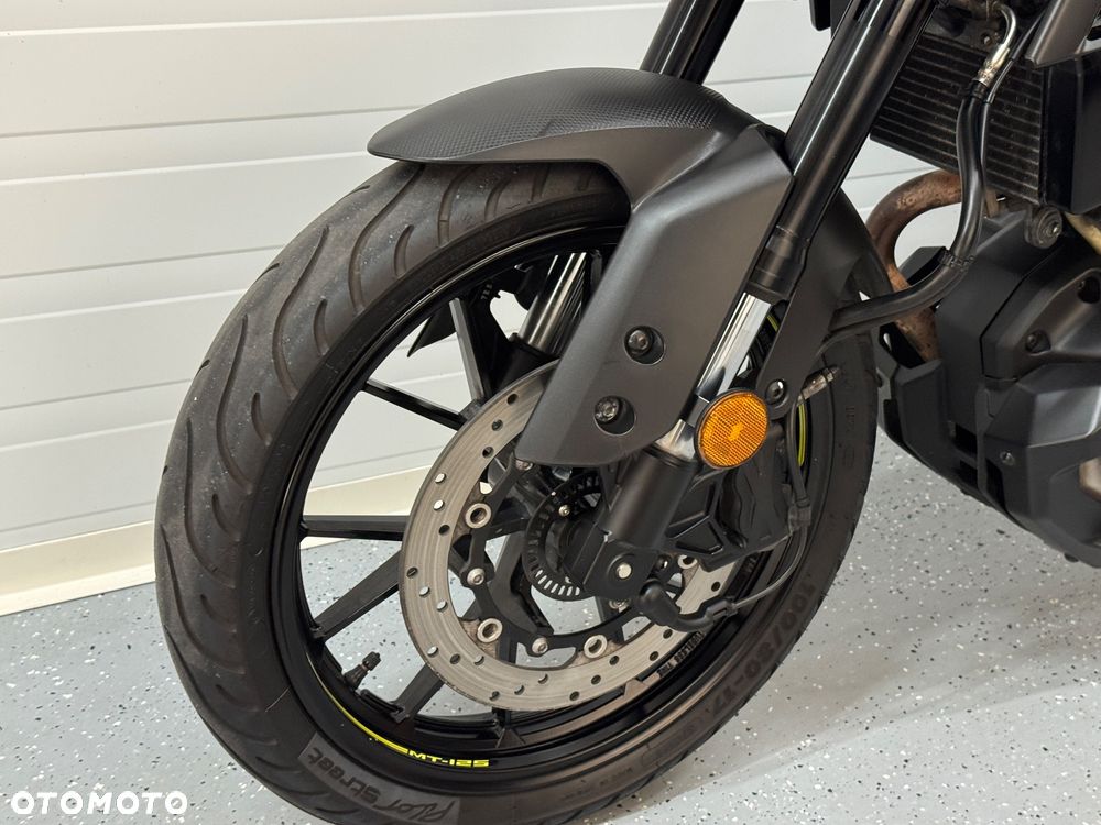 Yamaha MT - 24