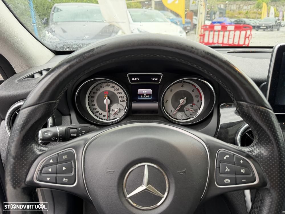 Mercedes-Benz CLA 200 d Shooting Brake AMG Line - 8