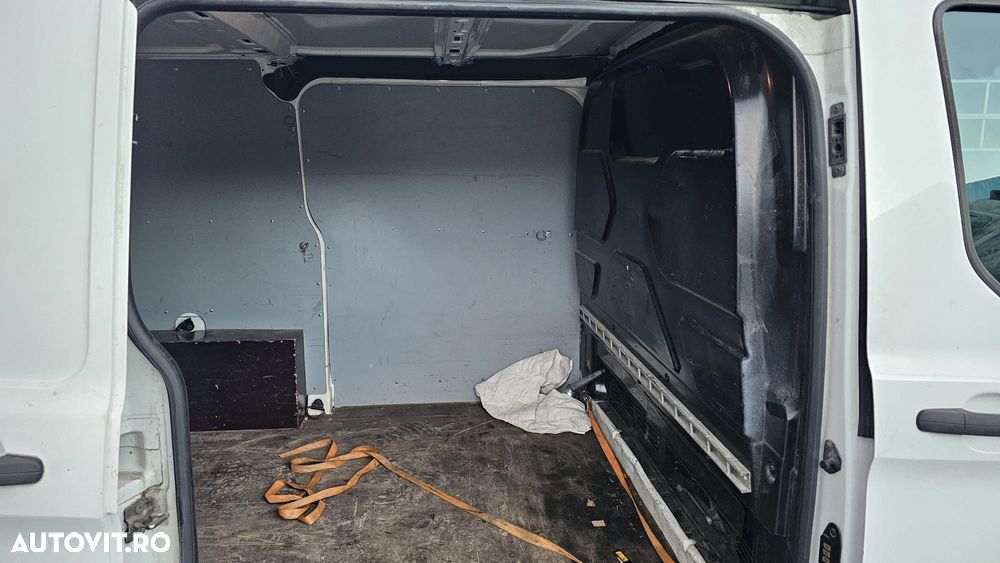Ford TRANSIT CUSTOM - 13