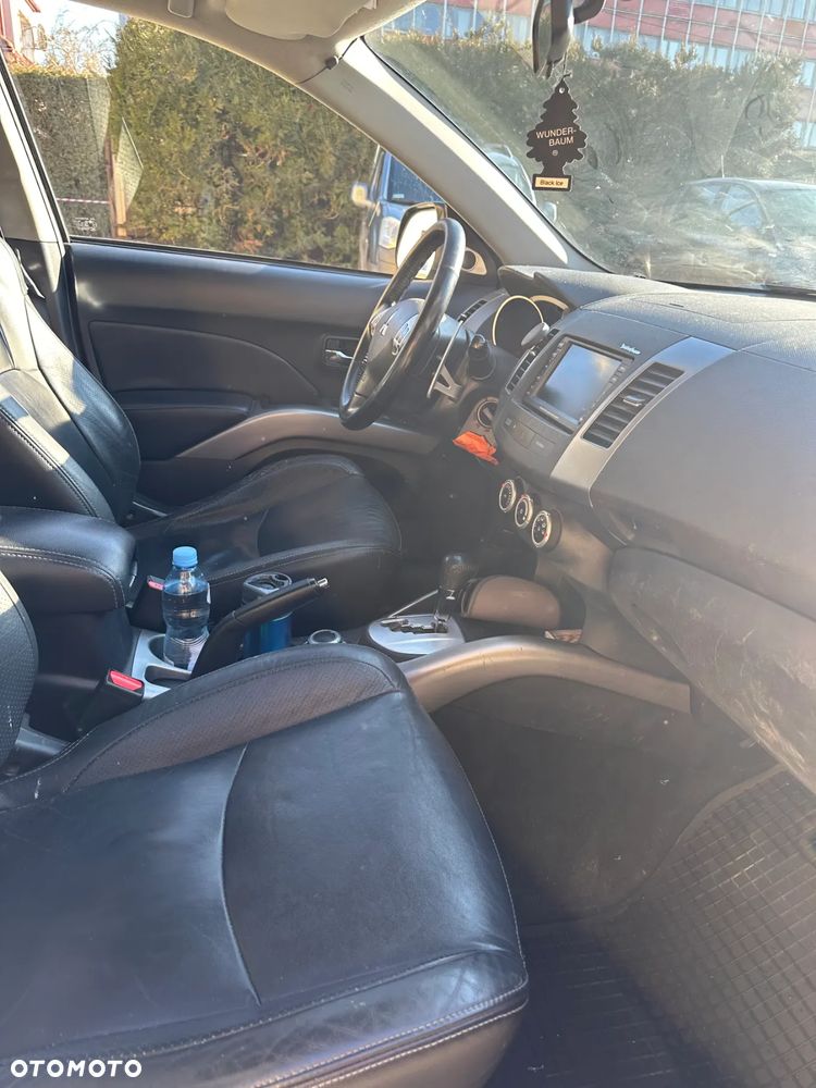 Mitsubishi Outlander - 4