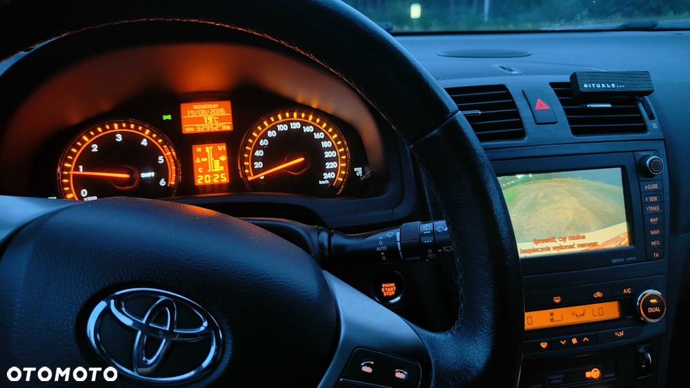 Toyota Avensis - 5