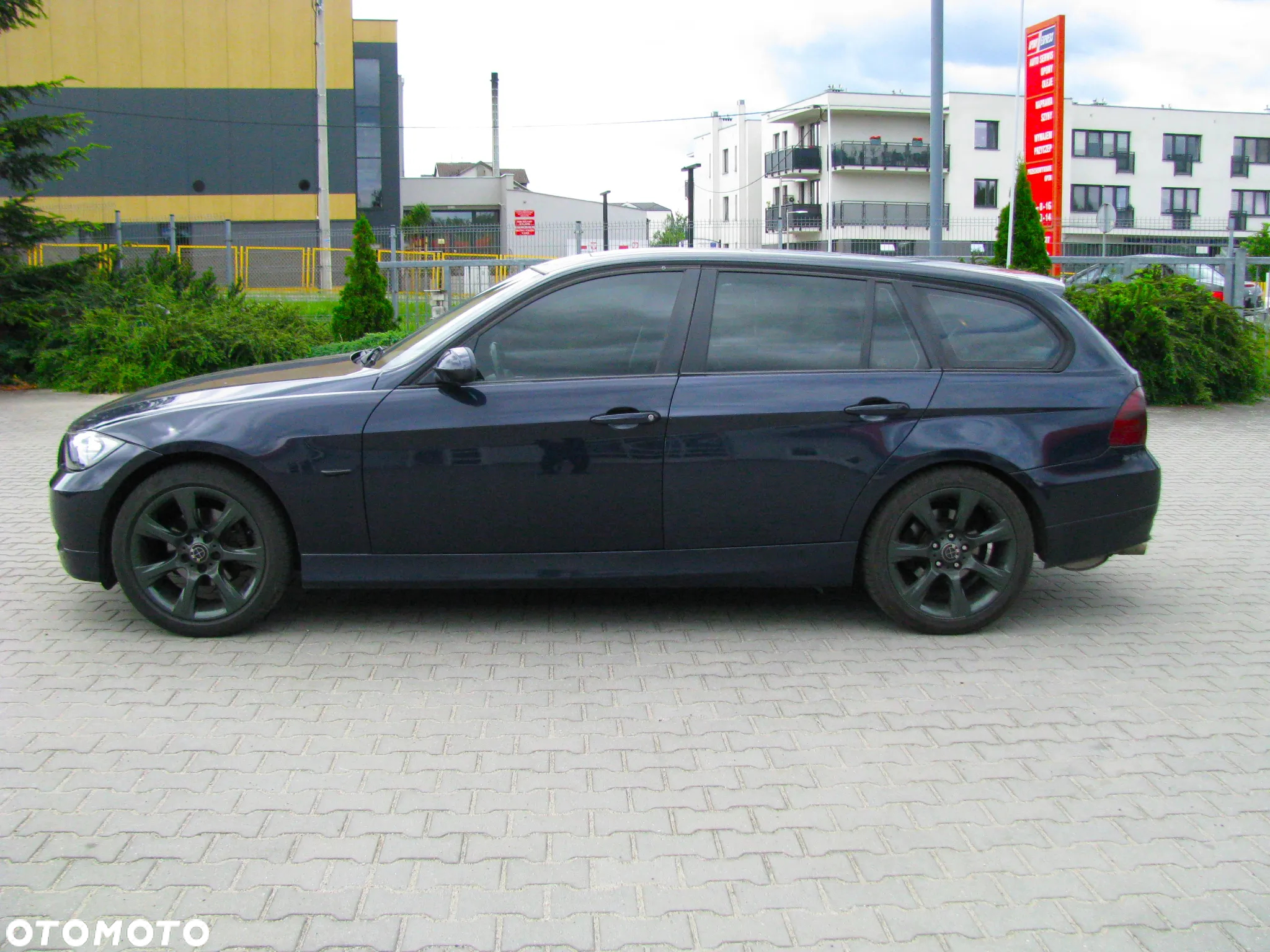 BMW Seria 3 320i Touring - 13