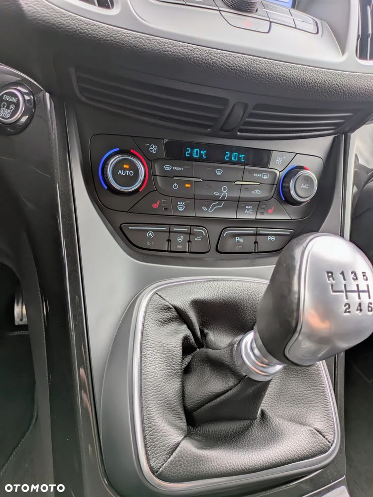 Ford Kuga 1.5 EcoBoost 2x4 ST-Line - 23