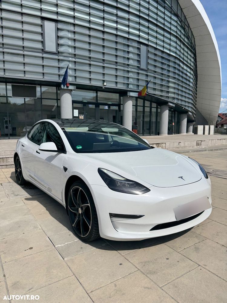 Tesla Model 3 - 6