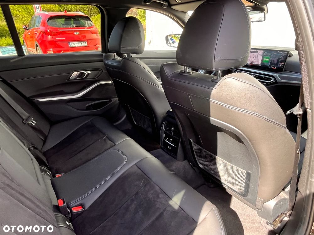 BMW Seria 3 320d xDrive - 26