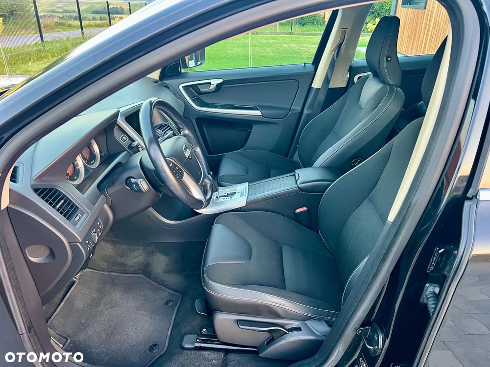 Volvo XC 60 2.4D AWD Momentum - 5