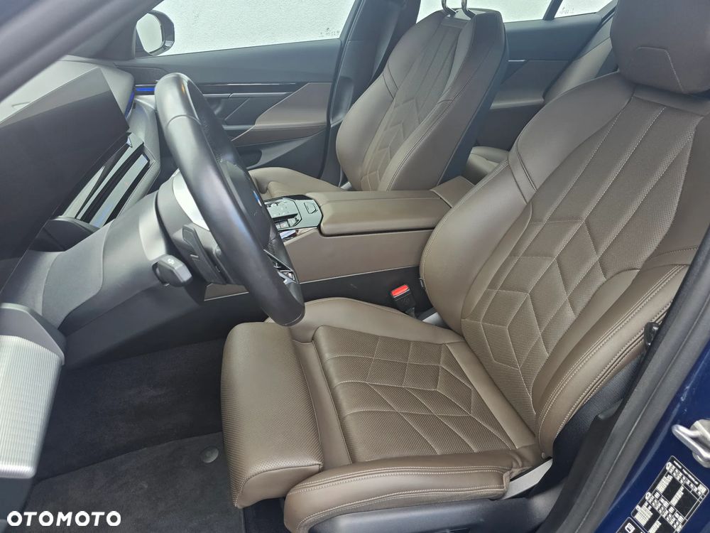BMW Seria 5 520d xDrive mHEV M Sport - 8