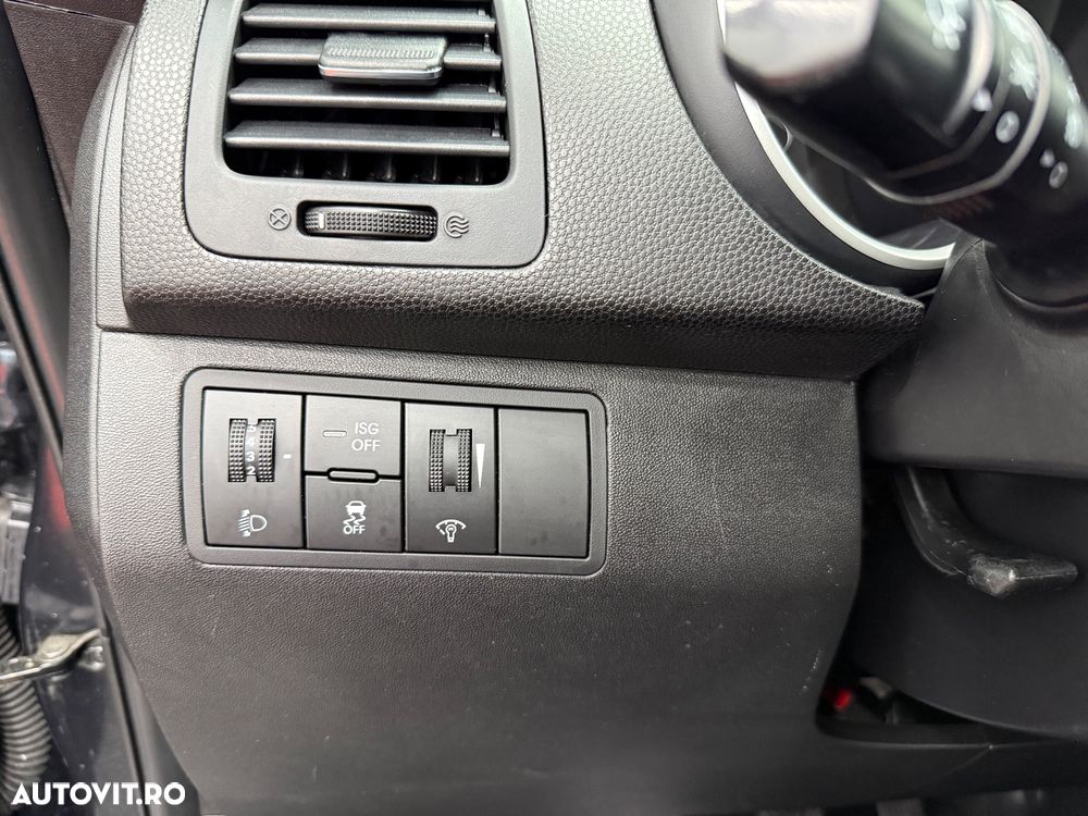 Kia Venga 1.6 CRDi 128 Black Collection - 10