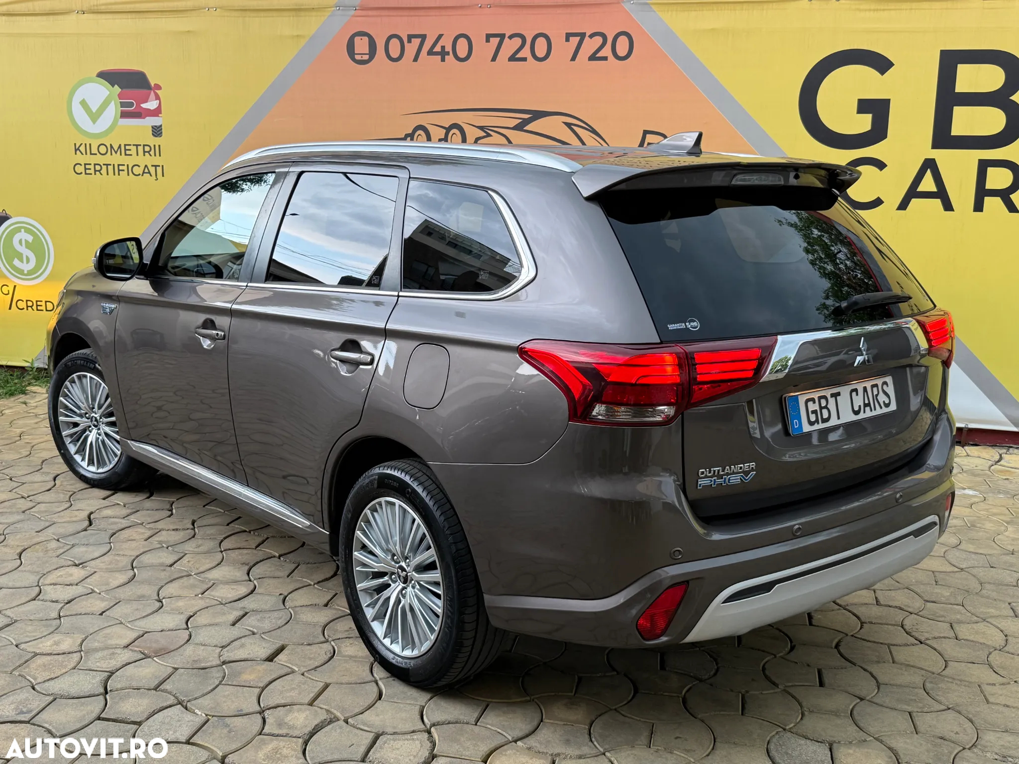 Mitsubishi Outlander 2.4 4WD Plug-In Hybrid - 9