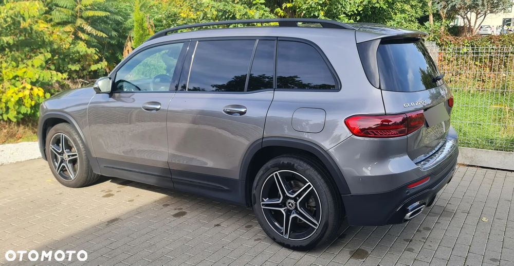 Mercedes-Benz GLB 220 d 4-Matic 8G-DCT - 7