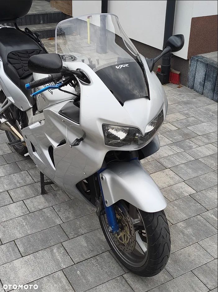 Honda VFR - 4