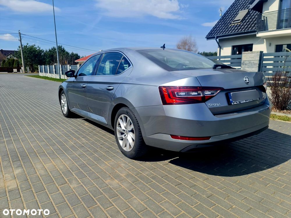 Skoda Superb 2.0 TDI Ambition DSG - 4