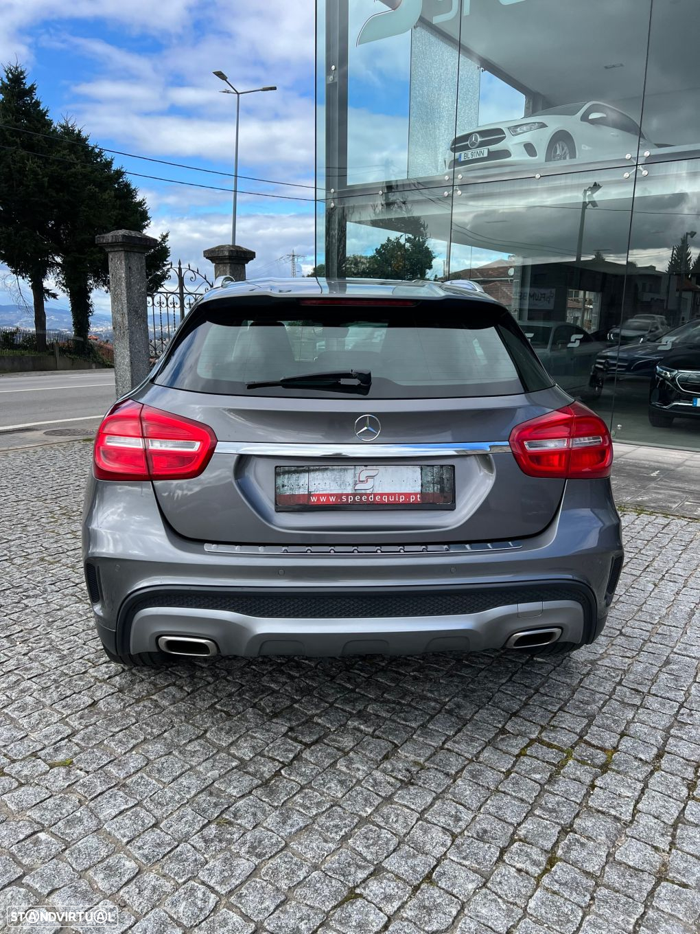 Mercedes-Benz GLA 180 d AMG Line - 2