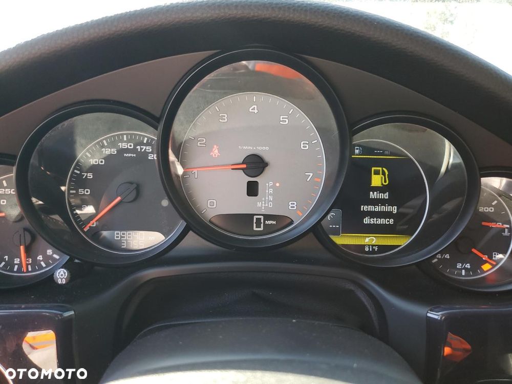 Porsche Panamera ver-4 - 10