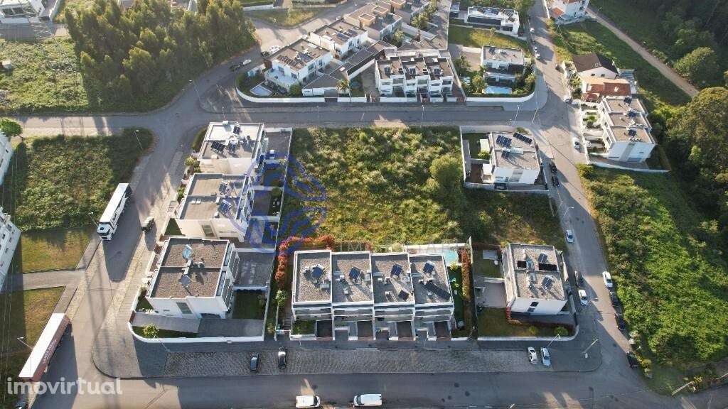 Lote na Vergada para construção de moradia - Próximo das auto estradas - Grande imagem: 2/29