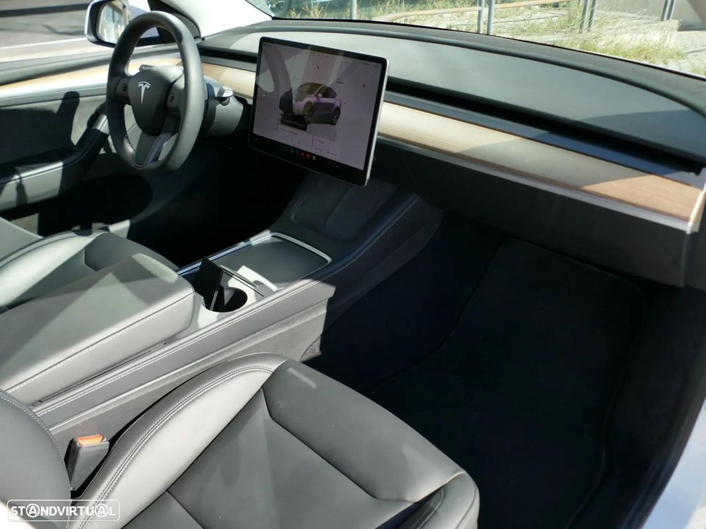 Tesla Model Y Standard - 26