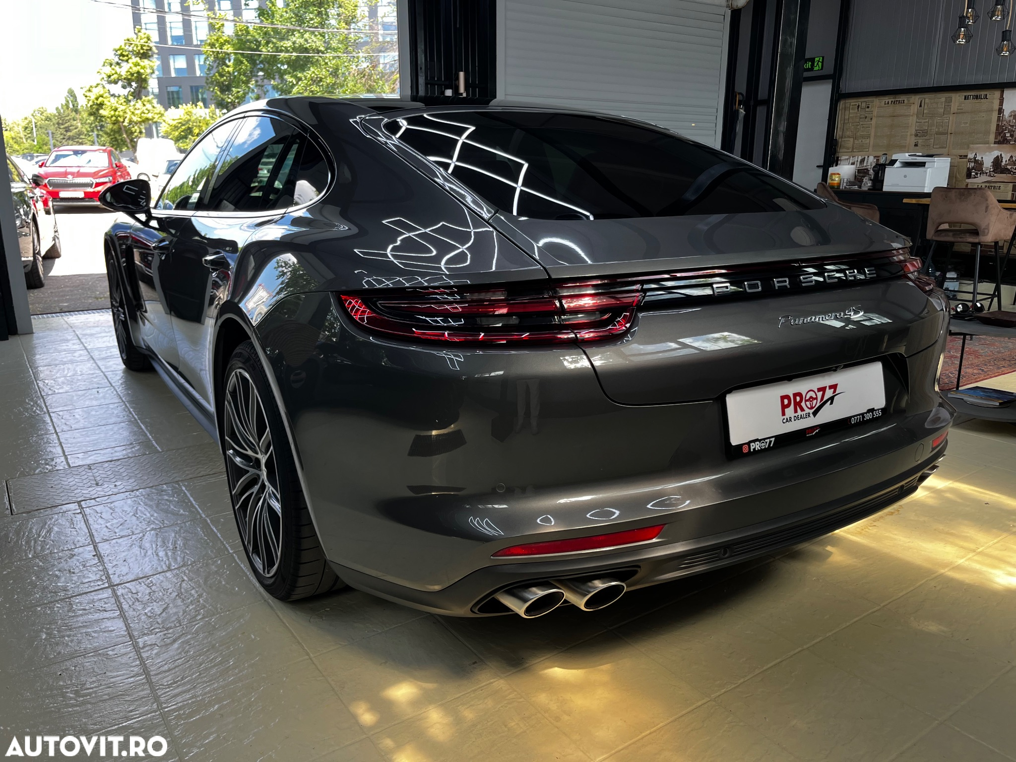 Porsche Panamera - 4