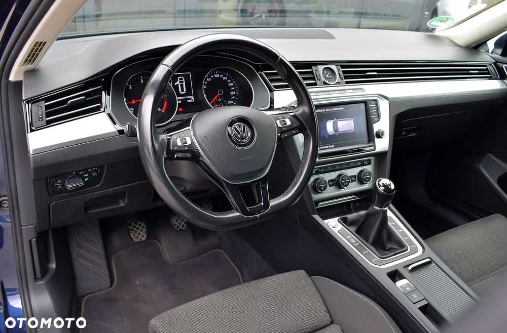 Volkswagen Passat - 4