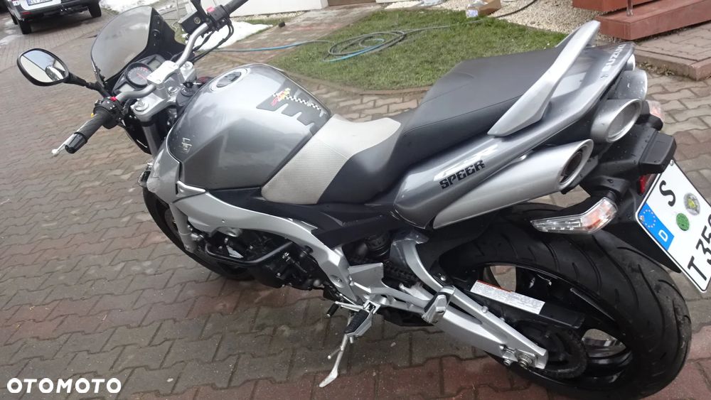 Suzuki GSR - 5