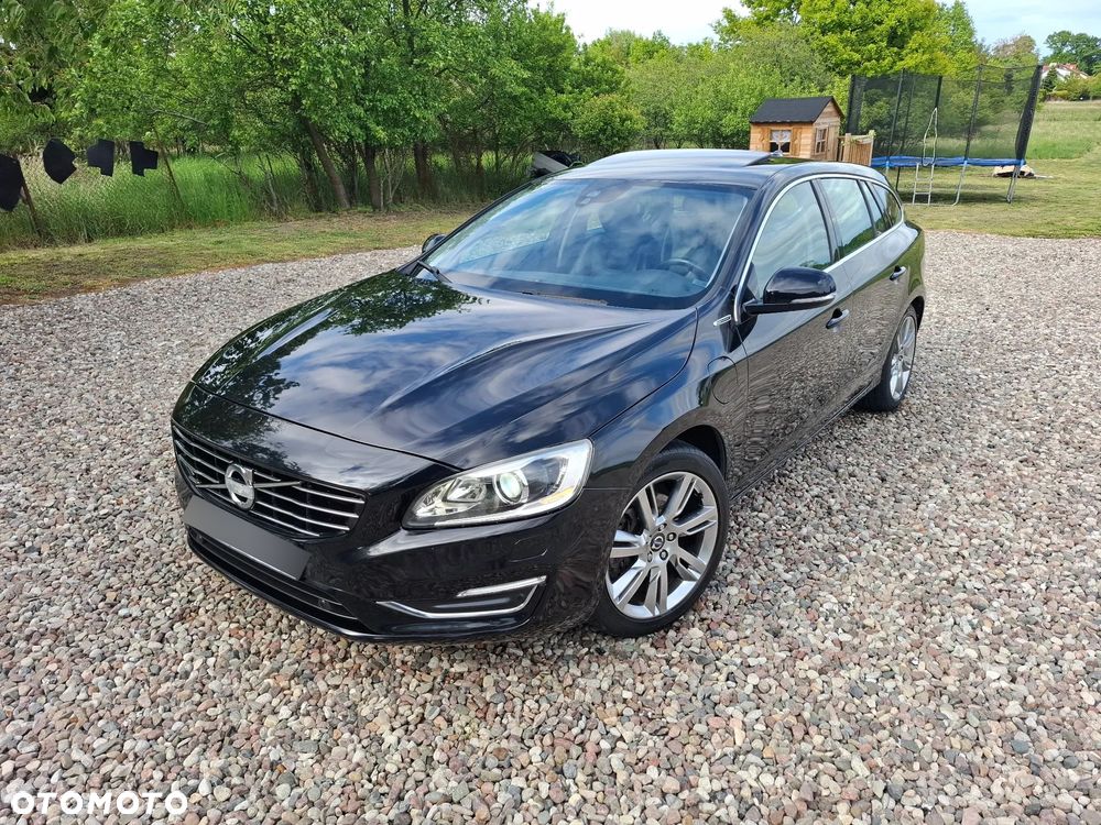 Volvo V60 D6 AWD Plug-in Hybrid R-Design Summum - 10