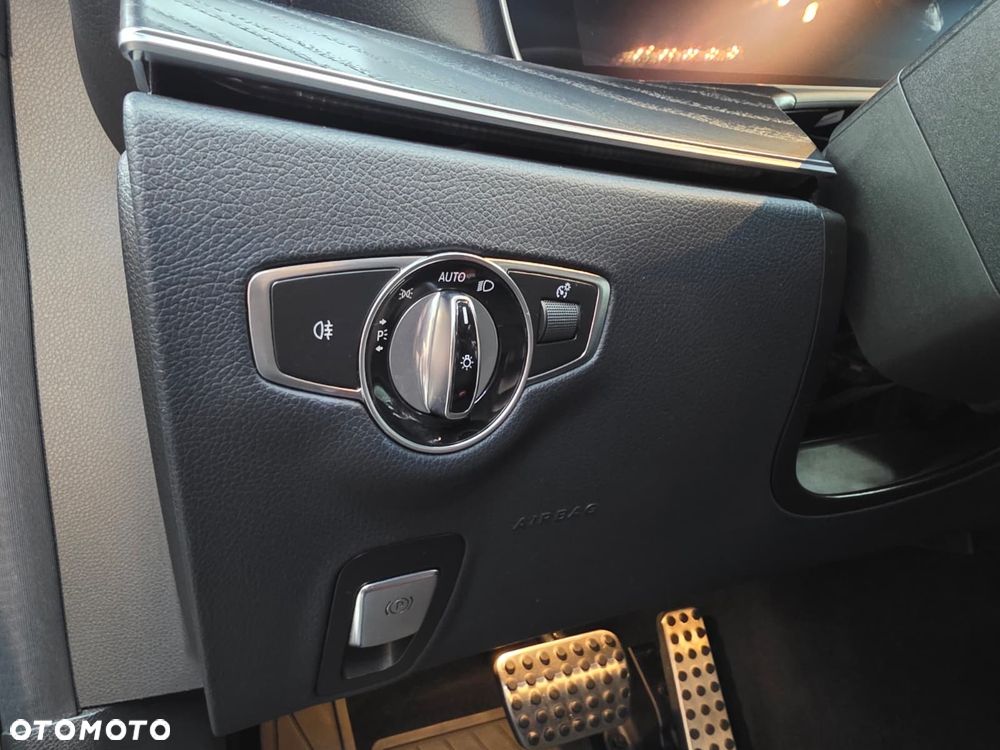 Mercedes-Benz Klasa E 220 d 4-Matic 9G-TRONIC - 18