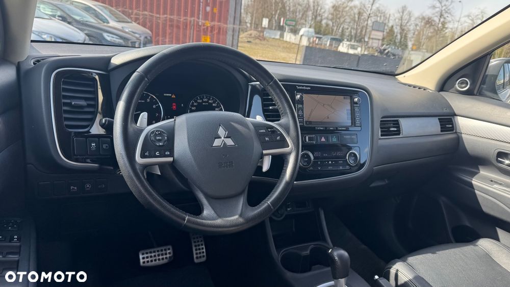 Mitsubishi Outlander 2.0 4WD Invite - 31