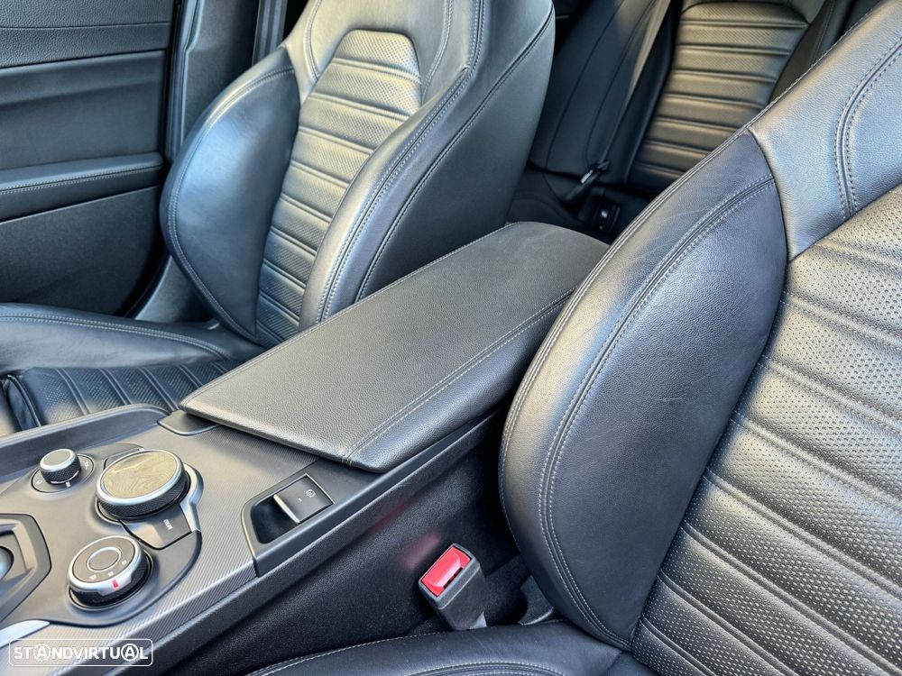 Alfa Romeo Giulia 2.2 D Veloce Q4 AT8 - 22