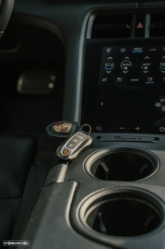 Porsche Taycan Turbo - 31