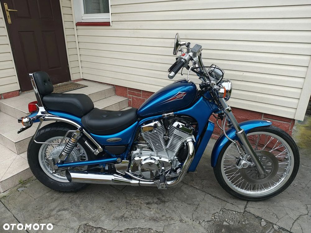 Suzuki Intruder - 1