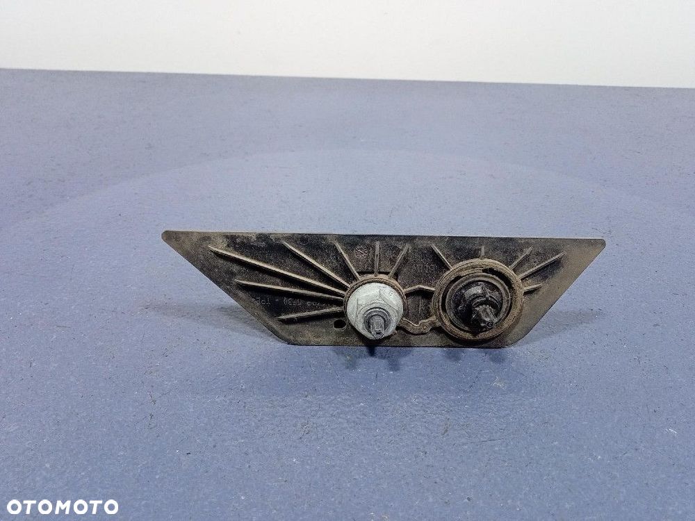 BMW IX I20 ODBOJNIK PRAWY KLAPY TYLNEJ 7954134 - 2