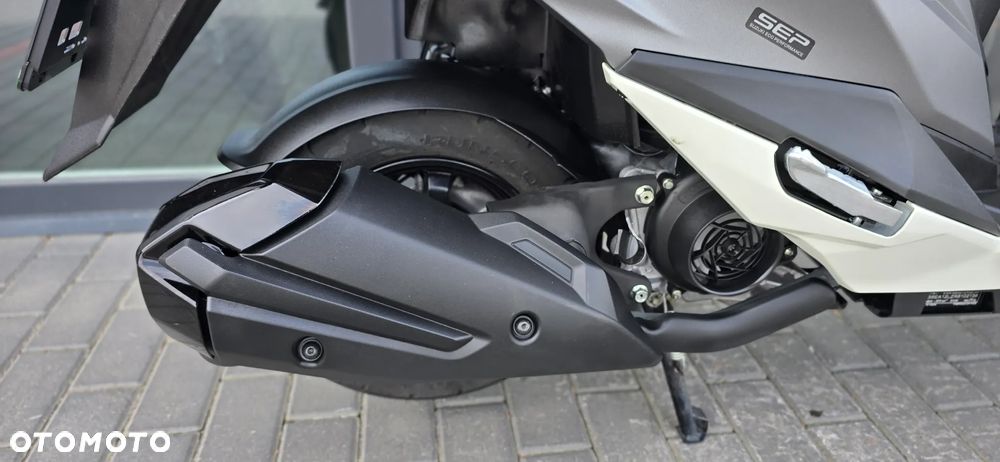 Suzuki Avenis - 17