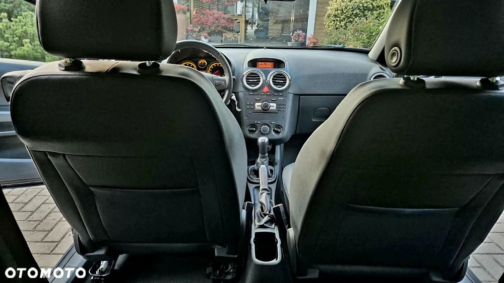 Opel Corsa 1.4 16V Cosmo - 12