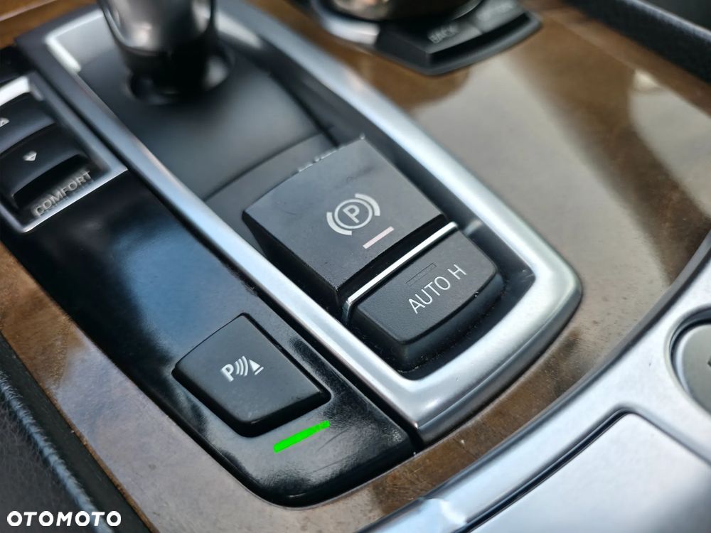BMW Seria 7 740i - 36