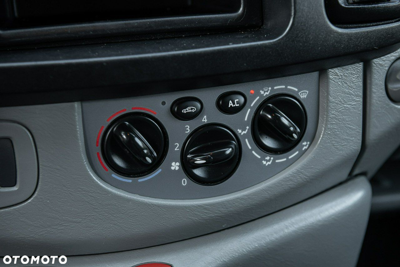 Renault Trafic - 16