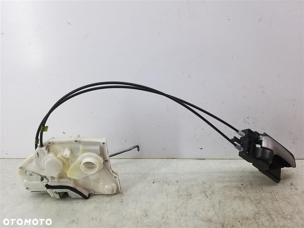 Zamek drzwi przód prawy Suzuki Splash 5 D R 2008-2014 82201-51K50 7 PIN - 1