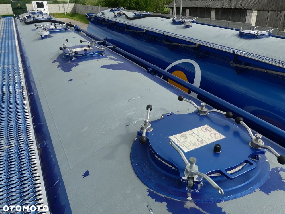 Feldbinder SILOS 60000 / KIPROWANA / OŚ PODNOSZONA / - 31