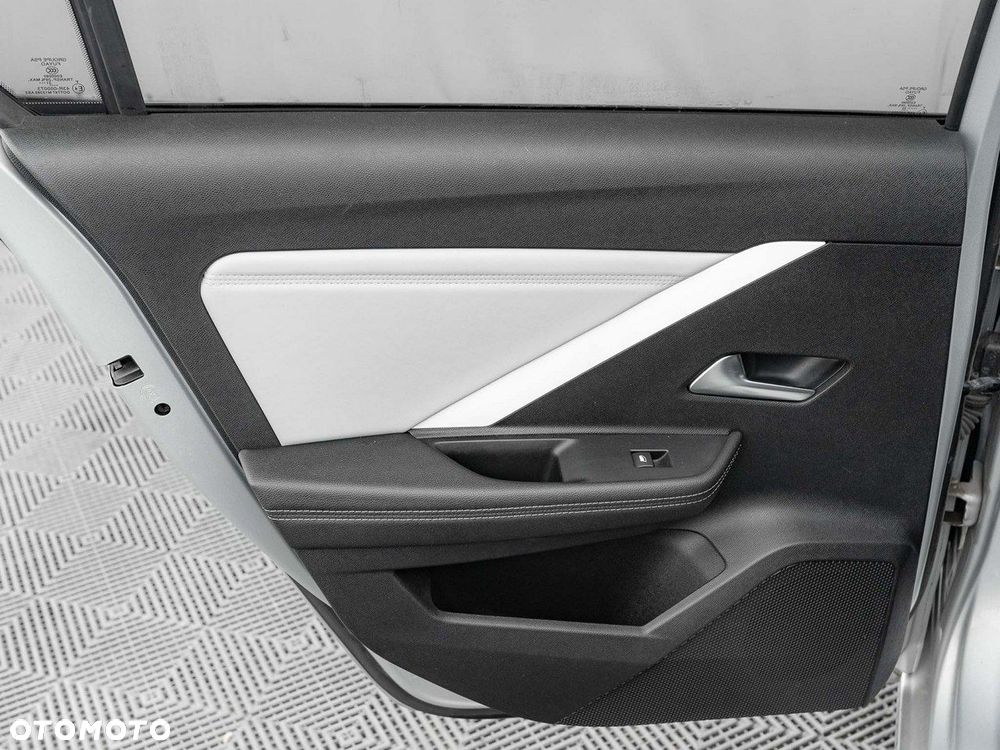 Opel Astra 1.2 T Elegance S&S - 22