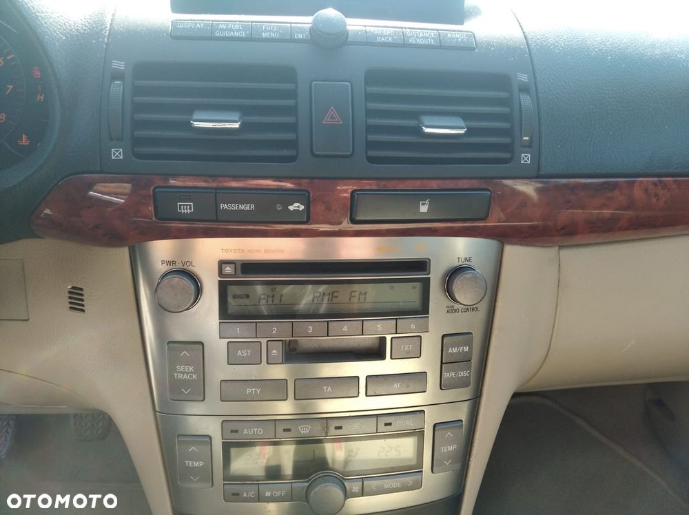 Toyota Avensis - 6