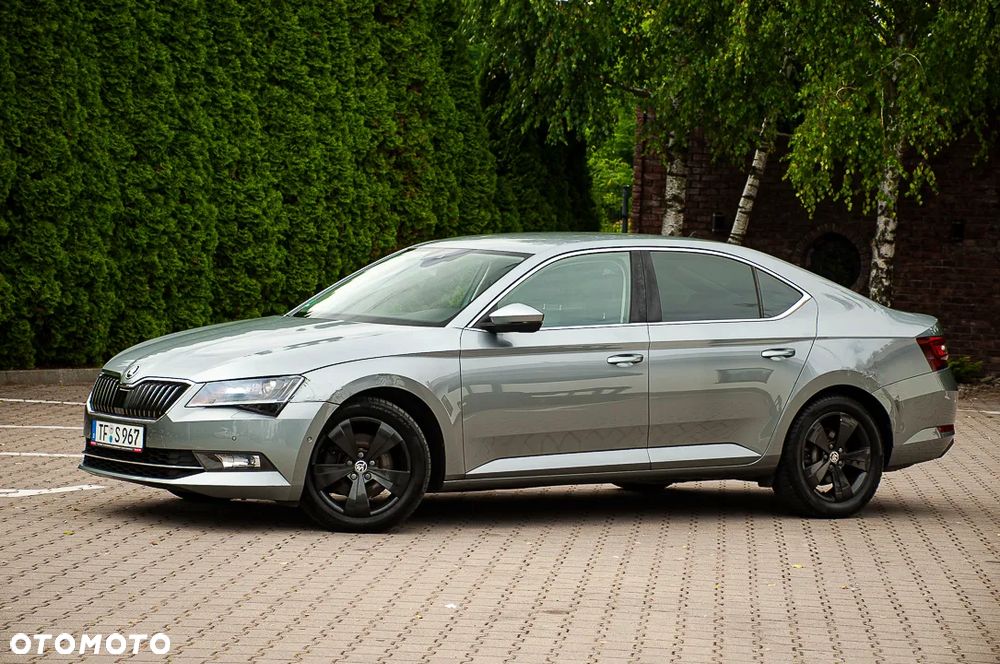 Skoda Superb 2.0 TDI Ambition DSG - 33