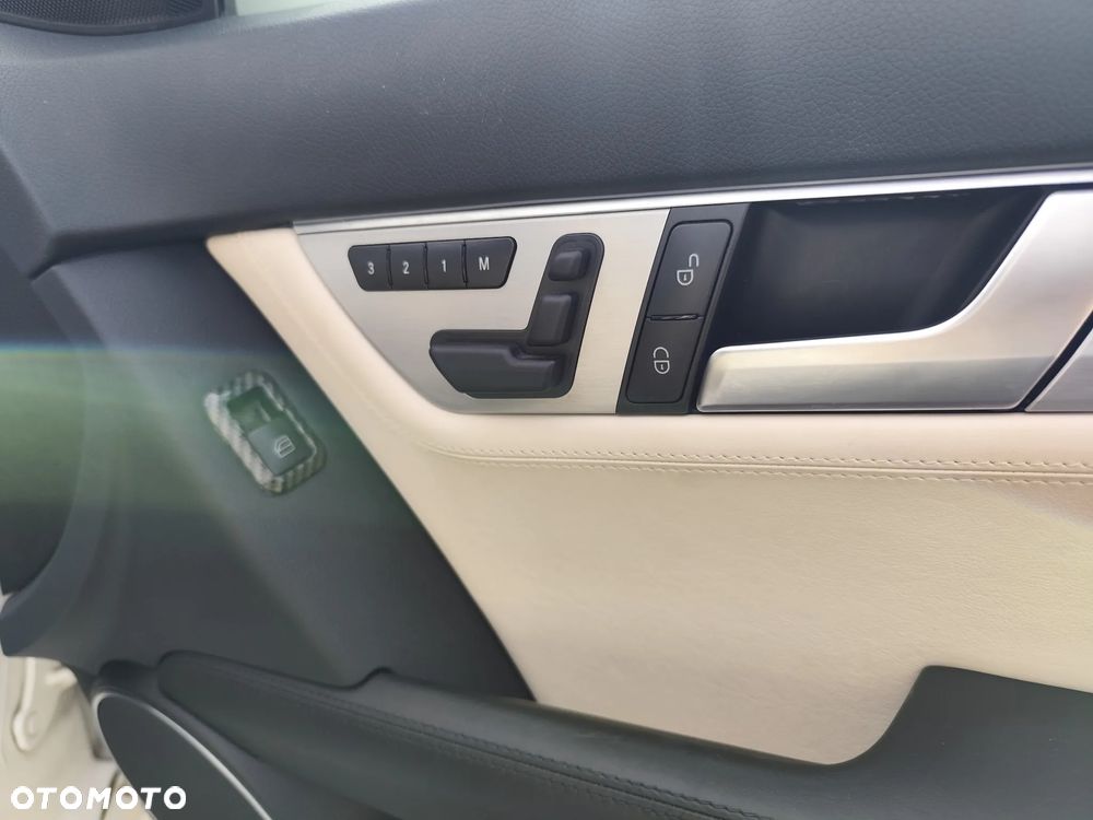 Mercedes-Benz Klasa C 350 BlueEff Avantgarde - 29
