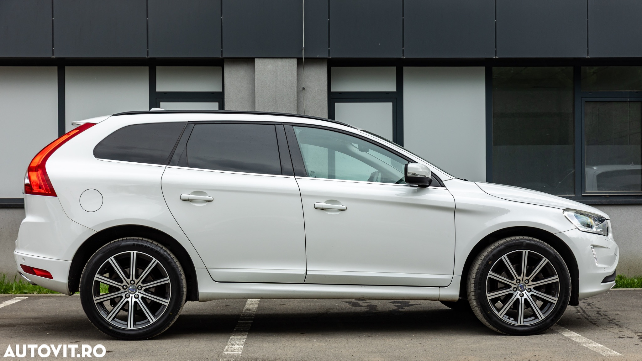 Volvo XC 60 D4 Geartronic Momentum Pro - 12