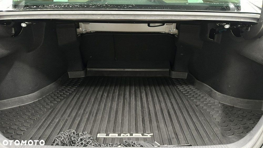 Toyota Camry - 11