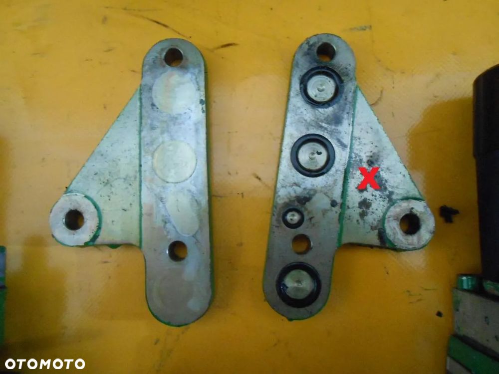 Płyta L krańcowa szpilki sekcji John Deere 6930 Premium - 2