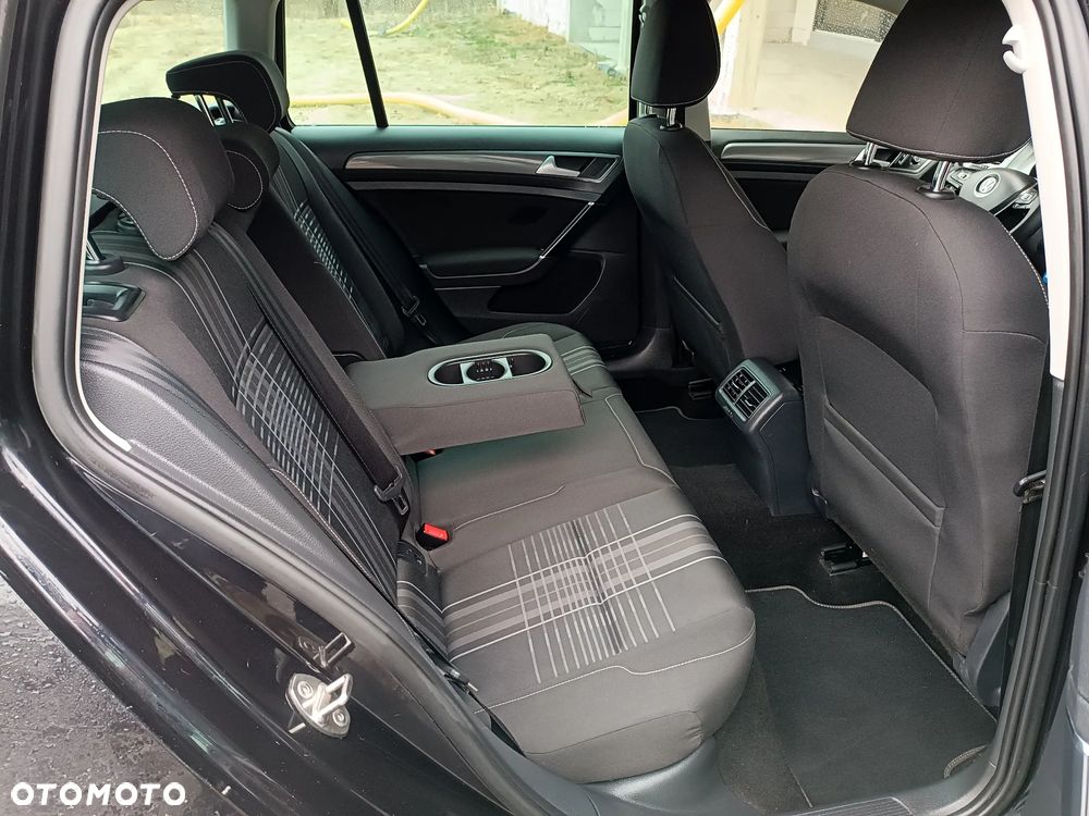 Volkswagen Golf 2.0 TDI BlueMotion Technology Lounge - 17