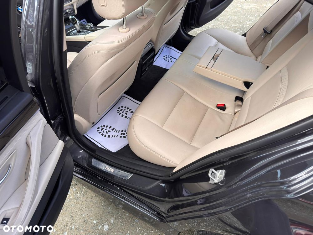 BMW Seria 5 528i xDrive Sport-Aut Luxury Line - 9