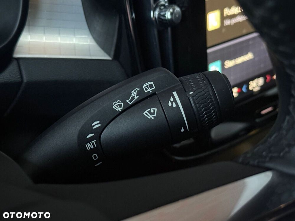 Volvo XC 40 B3 Plus Dark - 18