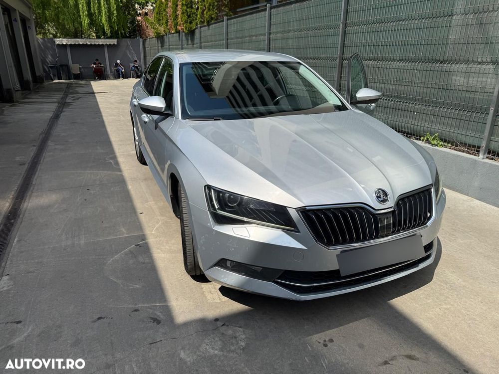 Skoda Superb 2.0 TDI DSG Ambition - 1