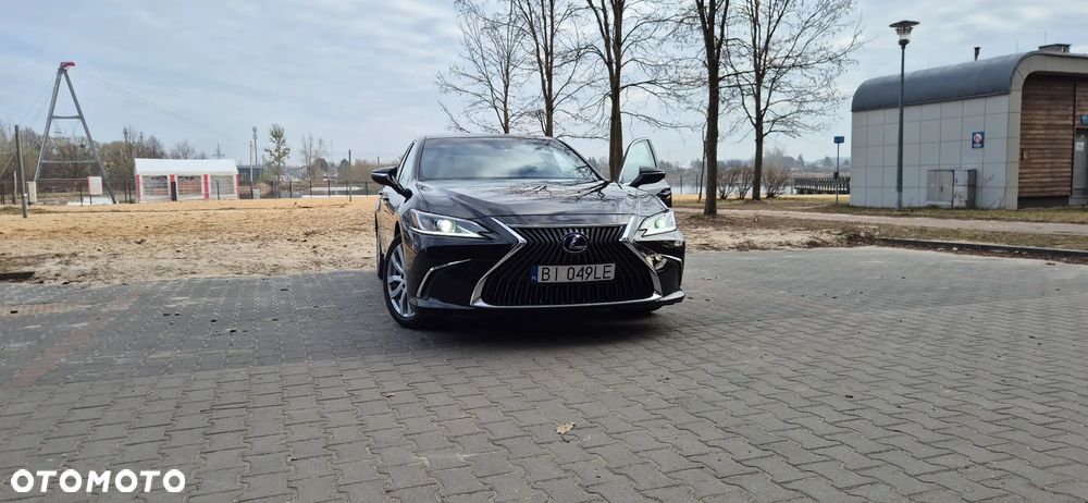 Lexus ES 300h Style Edition - 28